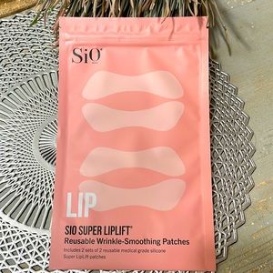 SIO SUPER LIPLIFT REUSABLE WRINKLE SMOOTHING PATCHES ( 2 SETS IN ONE PACKAGE)